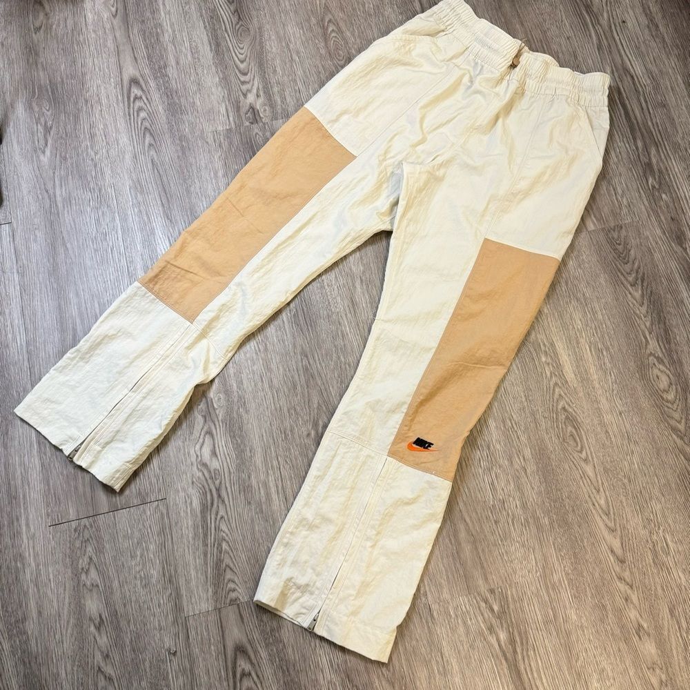 Nike Women's Sportswear City Utility Woven High-Rise Pants - cream / tan